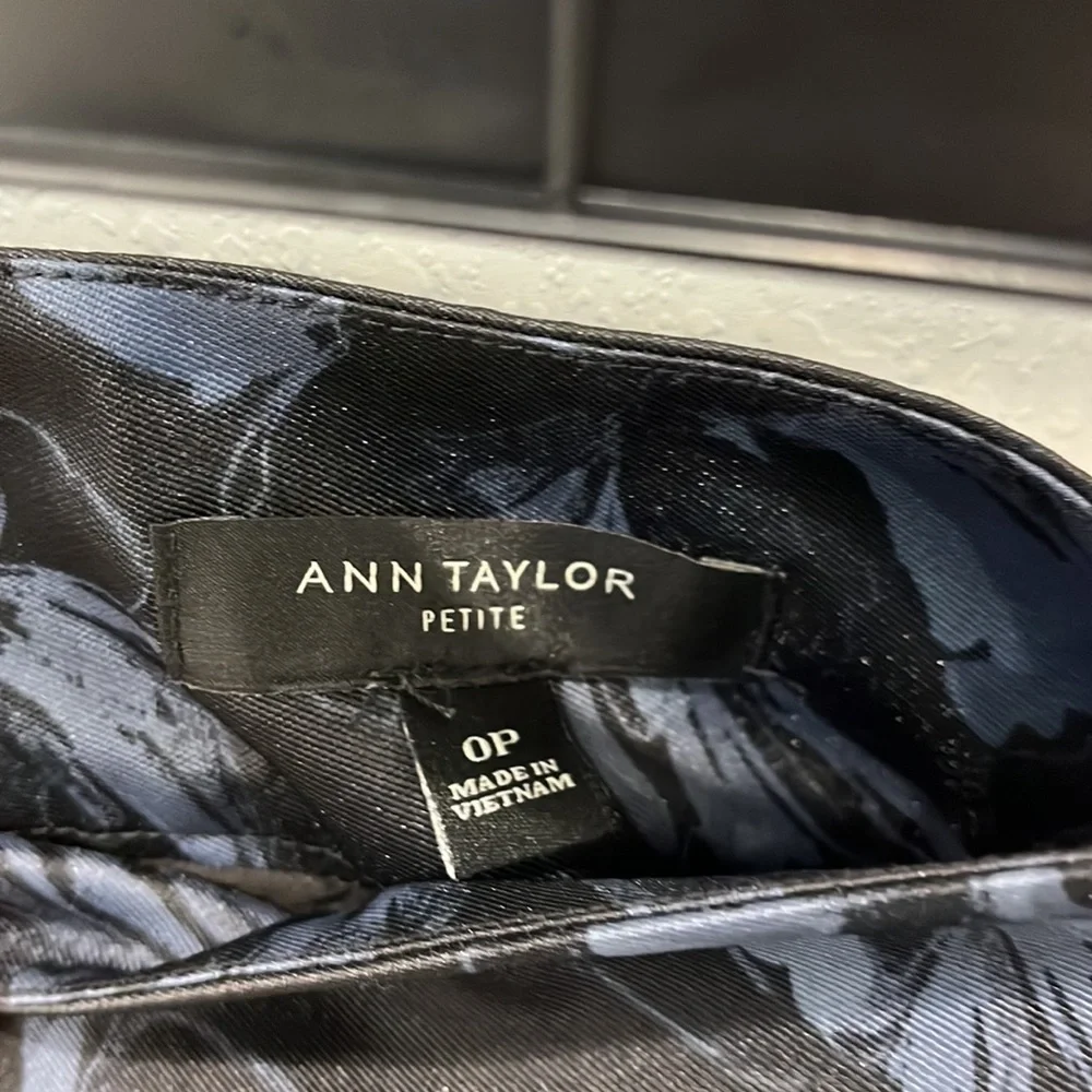 Ann Taylor Full Flower Skirt Size 0P - Picture 3 of 5